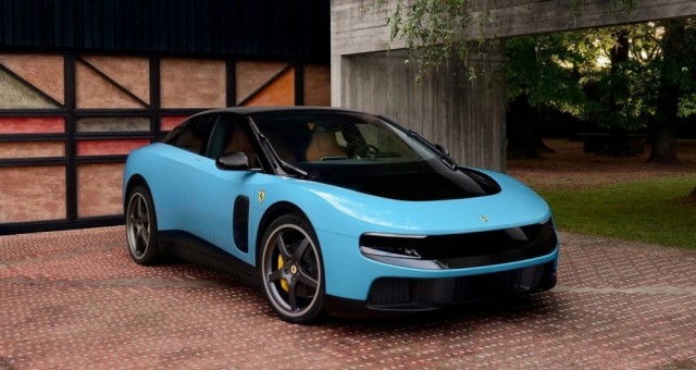 Sedan điện Ferrari Luce vừa cập bến Trung Quốc đã 'gây sốt'